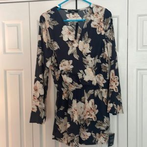 NWT NEW with Tags Lulus navy blue floral romper size medium